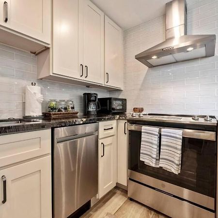 Appartamento Hale Ono Loa 403- Top Floor, Ocean View, & Complete Modern Remodel Kahana Esterno foto