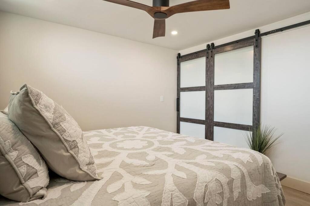 Appartamento Hale Ono Loa 403- Top Floor, Ocean View, & Complete Modern Remodel Kahana Esterno foto