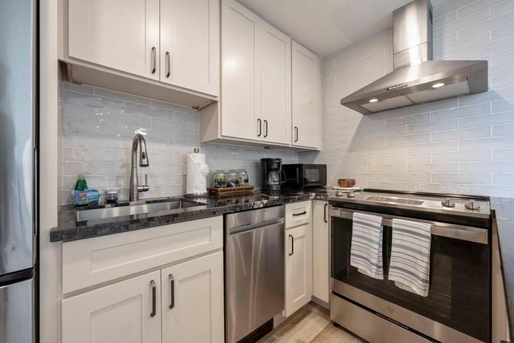 Appartamento Hale Ono Loa 403- Top Floor, Ocean View, & Complete Modern Remodel Kahana Esterno foto