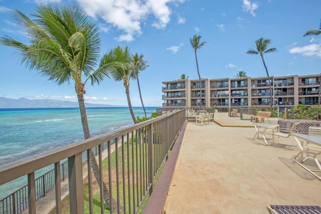 Appartamento Hale Ono Loa 403- Top Floor, Ocean View, & Complete Modern Remodel Kahana Esterno foto