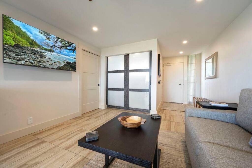 Appartamento Hale Ono Loa 403- Top Floor, Ocean View, & Complete Modern Remodel Kahana Esterno foto